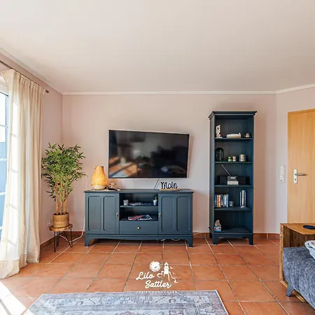 Mia, 1 Og Διαμέρισμα